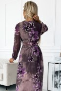 Plisowana szyfonowa długa sukienka z dekoltem, długim rękawkiem i szerokim paskiem - fioletowe duże kwiaty