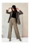 Audrey - szerokie spodnie damskie z ozdobnym łańcuszkiem - khaki
