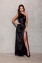 Inez - satynowa sukienka maxi na jedno ramię - czarny