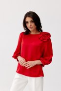 Giana - satynowa bluzka z różą i rękawem 3/4 - czerwony