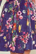 Sukienka midi w kwiaty z falbankami DAISY - kwiaty na granatowym tle