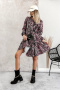 Sukienka midi w kwiaty MONICA by SIMPLICITY - czarna/różowa