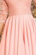 NICOLLE - sukienka z dłuższym tyłem z koronkowym dekoltem - pastelowy róż